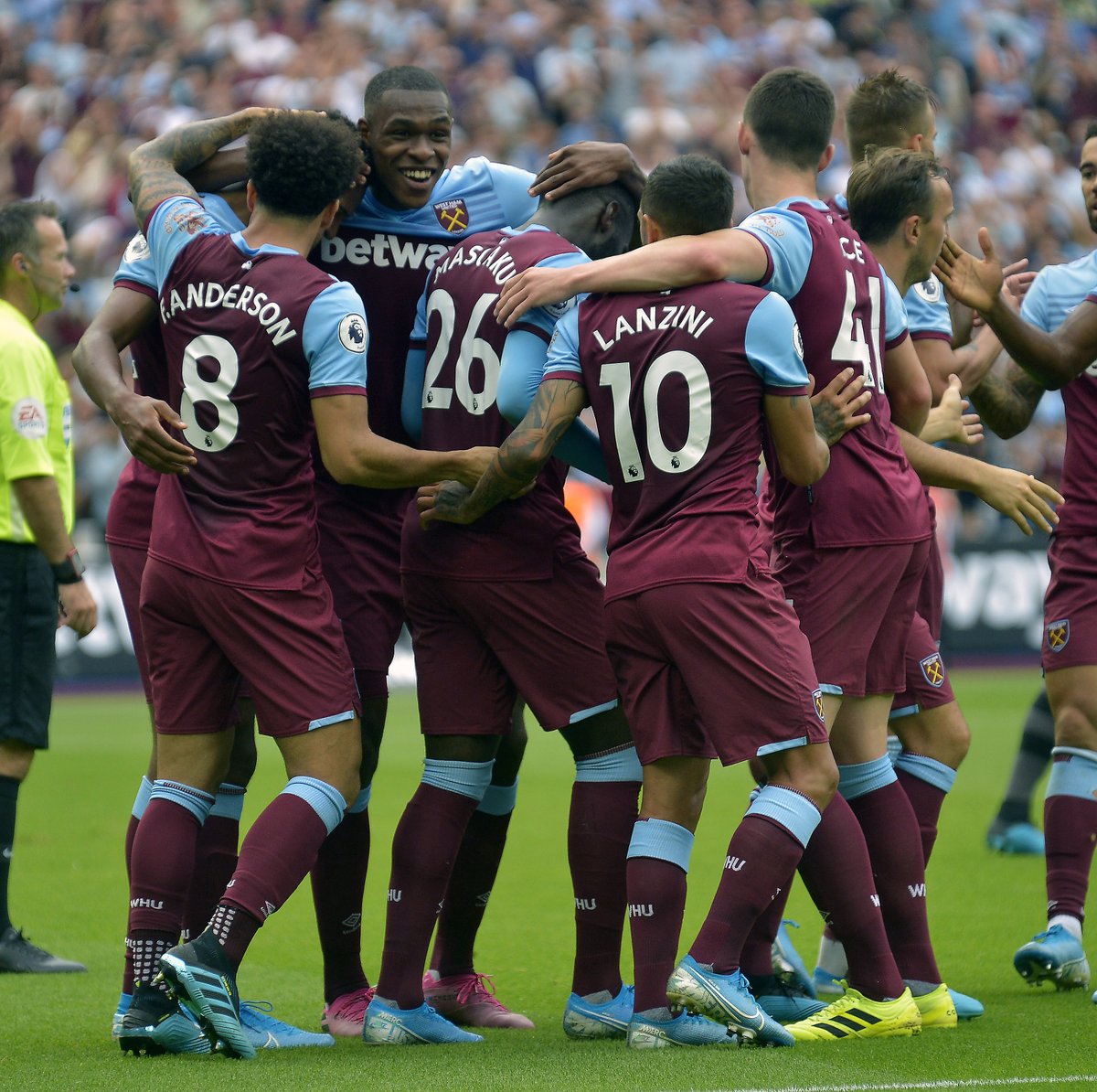 在点球时更 在点球时更